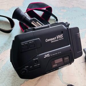 Vintage JVC Compact VHS Videomovie GR-AX2 Video Camera